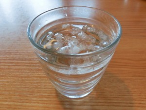 グラス・水